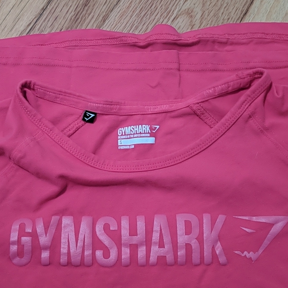 • Pink Gymshark T-shirt • - Picture 2 of 4